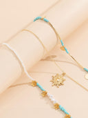 Collana con 3 pezzi di perle finte a motivo sole e fiori