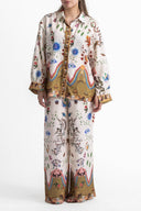 Set pantaloni larghi oversize con stampa etnica in evidenza