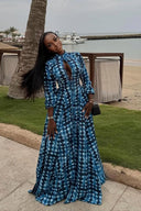Abito lungo maxi con bottoni e stampa tie-dye blu