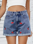 Jeansshorts mit bestickten Kirschen