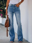 Pantaloni evazați din denim cu talie înaltă, care avantajează silueta