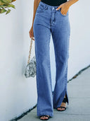 Pantaloni in denim lavato con spacco all'orlo