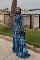 Abito lungo maxi con bottoni e stampa tie-dye blu