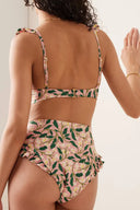 Mini bikiny se zdobením volánky a květinovým vzorem