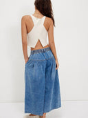 Blugi cu nasturi și pliuri frontale