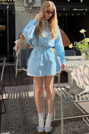 Ensemble short et chemise rayée bleue décontractée