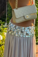 Abito lungo luccicante sexy con scollo all'americana, paillettes e inserti traforati