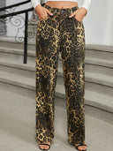 Herbstliche Straight-Leg Jeans mit Leopardenmuster