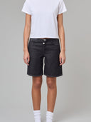 Regulowane elastyczne szorty dżinsowe