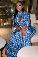 Abito lungo maxi con bottoni e stampa tie-dye blu