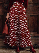Conjunto vintage de camiseta de manga larga con cuello alto de terciopelo burdeos y falda con bolsillo de lunares
