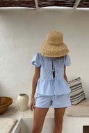 Bomullsblus med knytning fram och peplum, shorts