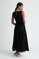 Rochie maxi neagră minimalistă fără mâneci
