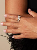 Sleek Wave Line Diamond-Inlaid Ring