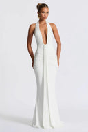 Abito lungo sirena con scollo a V profondo e spalline halter