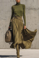 Ensemble haut col roulé stretch vert olive et jupe longue en suédine synthétique