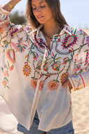 Camisa bege oversized com botões
