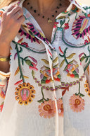 Camisa bege oversized com botões