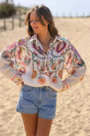 Camisa bege oversized com botões