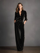 Dame sort fløjl jumpsuit med snørebånd og elegante gyldne knapper