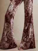 Pantalones acampanados de terciopelo burdeos con estampado paisley vintage estilo western