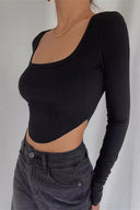T-shirt de base à manches longues avec encolure carrée et ourlet irrégulier