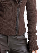 Brun asymmetrisk zipprickad stickad jacka