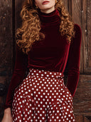 Conjunto vintage de camiseta de manga larga con cuello alto de terciopelo burdeos y falda con bolsillo de lunares