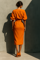 Conjunto de blusa naranja de manga media y falda midi para mujer