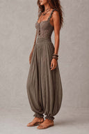 Set con top a fascia in pizzo grigio e pantaloni harem in cotone plissettato