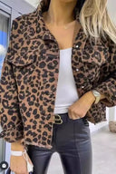 Kort denimjack met luipaardprint