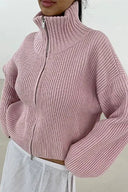 Pull zippé à rayures et empiècements contrastés