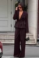 Completo sartoriale marrone con vita sagomata