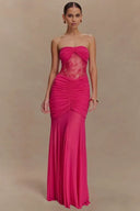 Trägerloses, plissiertes Maxikleid mit Cut-out