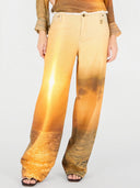 Jeans mit Sonnenuntergangs-Print