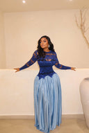 Ozeanblaues plissiertes Spitzen-Maxikleid
