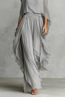 Completo due pezzi grigio in chiffon con spalle scoperte