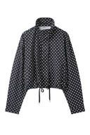Sæt med prikkede shorts og ståkrave